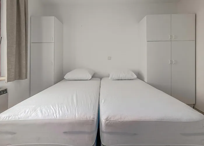 Grand A4-ii Apartment *